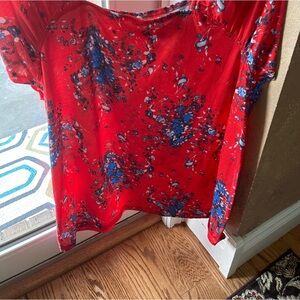 So cute this ladies summer top is great with blue, white or denim.